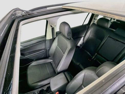 Used 2020 Volkswagen Tiguan SE w/ Panoramic Sunroof Package FWD image 17