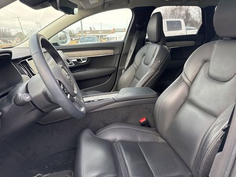Used 2023 Volvo V90 B6 Cross Country Ultimate w/ Climate Package image 10
