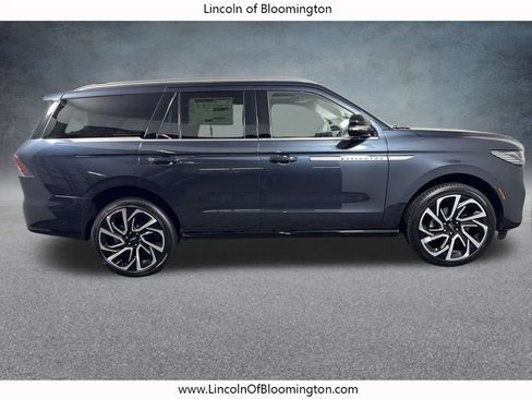New 2026 Lincoln Navigator Reserve AWD/4WD image 7