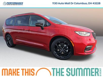 New 2026 Chrysler Pacifica Select