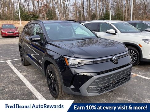 New 2026 Volkswagen Taos SE image 1