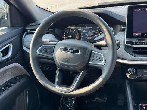 Used 2023 Jeep Compass Latitude w/ Convenience Group AWD/4WD image 14