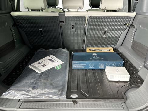 Certified 2024 Land Rover Defender 110 SE AWD/4WD image 28