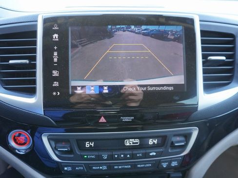 Used 2018 Honda Pilot Touring image 9