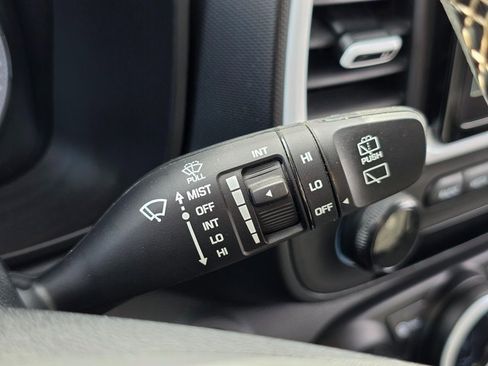 Certified 2022 Hyundai Venue Limited w/ Cargo Package image 34