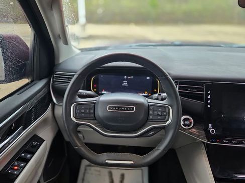 Used 2022 Jeep Wagoneer Series III image 24