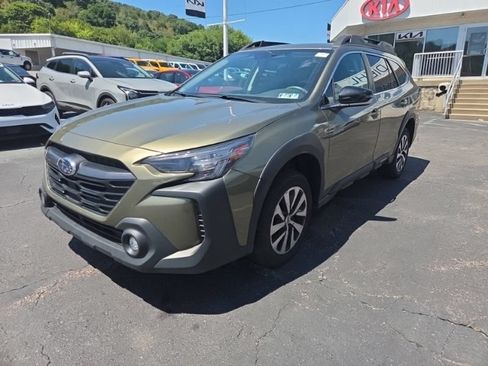 Used 2024 Subaru Outback Premium AWD/4WD image 3