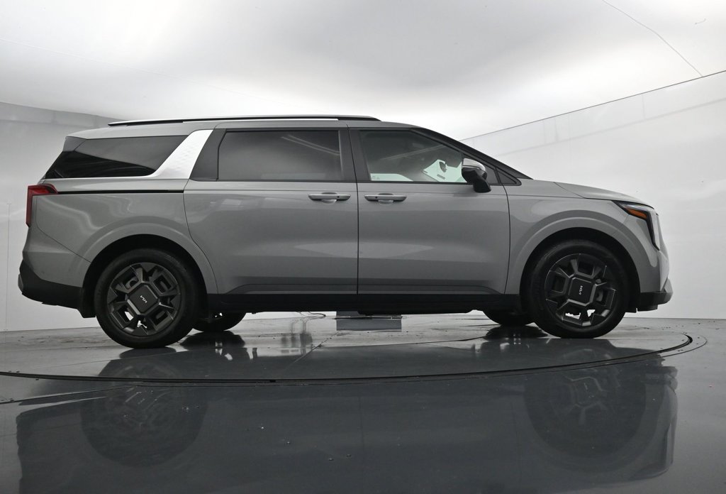 Used 2025 Kia Carnival EX FWD image 35