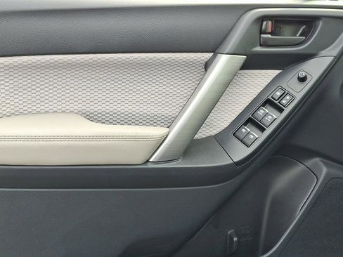 Used 2017 Subaru Forester 2.5i Premium image 13