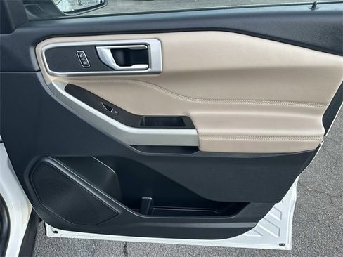 Used 2022 Ford Explorer XLT w/ Equipment Group 202A image 28