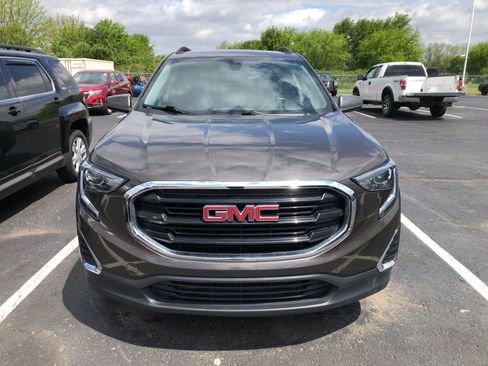Used 2019 GMC Terrain SLE w/ Driver Convenience Package FWD image 2