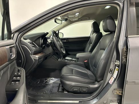 Used 2019 Subaru Outback 3.6R Limited w/ Popular Package #2 AWD/4WD image 4