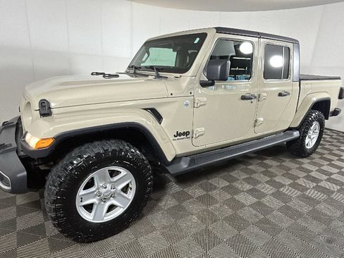 Used 2020 Jeep Gladiator Sport w/ Quick Order Package 24S AWD/4WD image 8