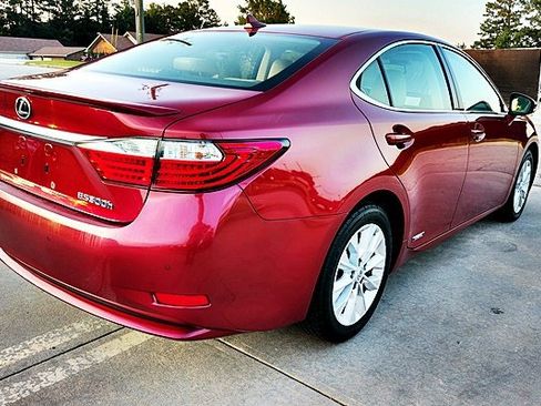 Used 2013 Lexus ES 300h w/ Luxury Pkg FWD image 9