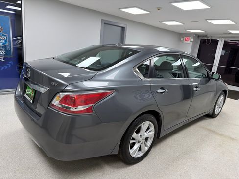 Used 2015 Nissan Altima 2.5 SV w/ Convenience Package image 3