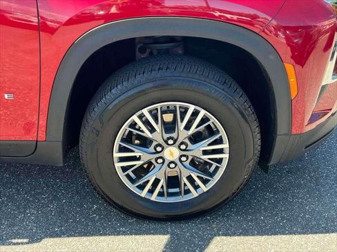 Used 2025 Chevrolet Traverse LT image 9