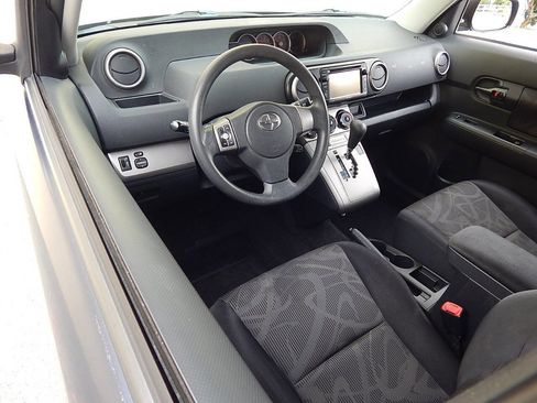 Used 2015 Scion xB FWD image 8