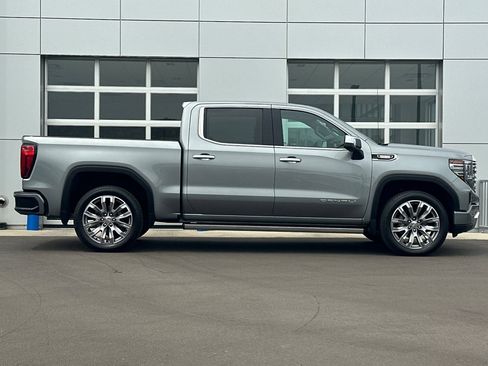 Used 2024 GMC Sierra 1500 Denali w/ Denali Reserve Package AWD/4WD image 3