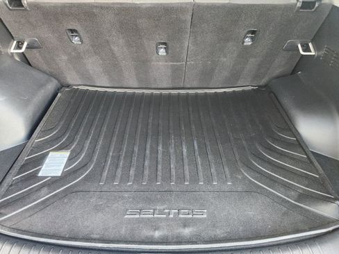 Used 2022 Kia Seltos LX image 22