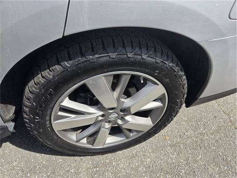 Used 2015 Nissan Pathfinder SV AWD/4WD image 12