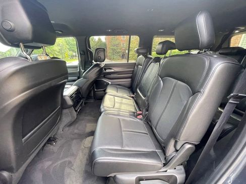 Certified 2024 Jeep Wagoneer Series II w/ Flexible Seating Group AWD/4WD image 28