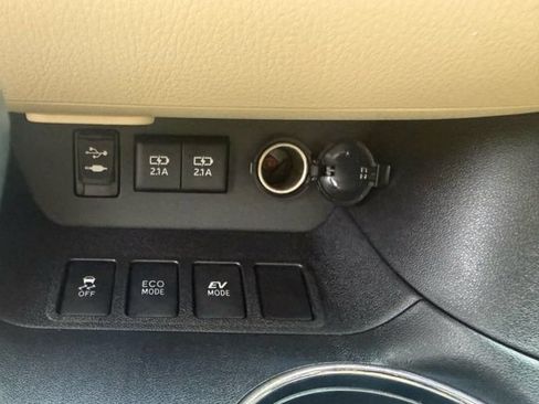 Used 2017 Toyota Highlander Limited AWD/4WD image 32