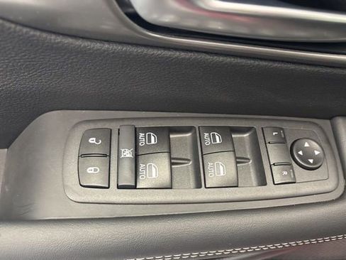 New 2026 Chrysler Pacifica Select AWD/4WD image 17