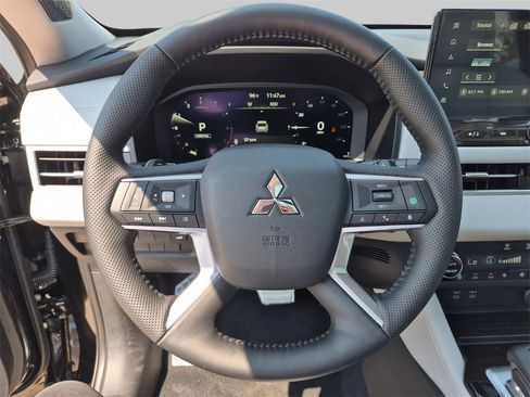New 2025 Mitsubishi Outlander SEL image 14