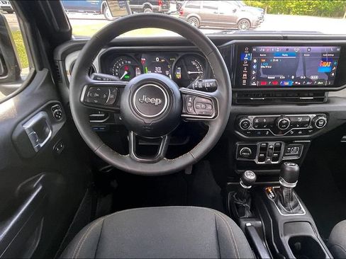 Used 2024 Jeep Wrangler Unlimited w/ Convenience Group AWD/4WD image 5
