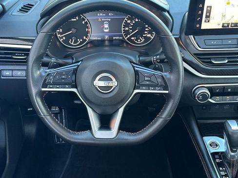 Used 2023 Nissan Altima 2.5 SR w/ SR Premium Package image 11