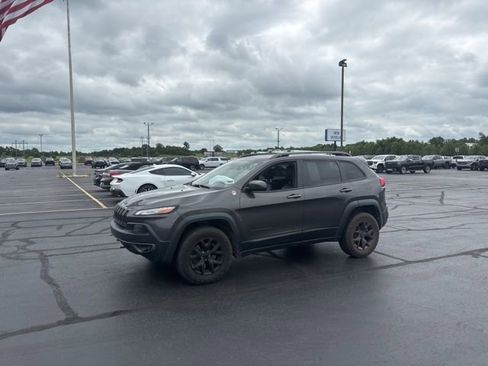 Used 2014 Jeep Cherokee Trailhawk w/ Comfort/Convenience Group AWD/4WD image 3
