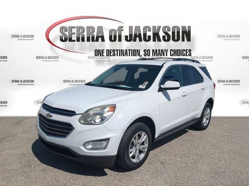Used 2017 Chevrolet Equinox LT w/ Convenience Package image 4
