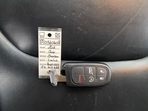 Used 2018 Jeep Cherokee Limited image 42