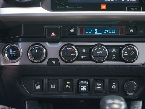 Used 2019 Toyota Tacoma Limited AWD/4WD image 19