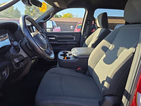 Used 2024 RAM 2500 Big Horn w/ Sport Appearance Package image 12