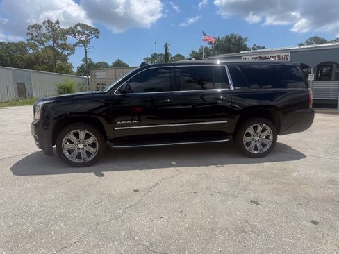 Used 2017 GMC Yukon XL SLT w/ Premium Edition RWD image 7
