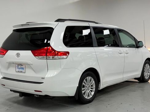 Used 2014 Toyota Sienna XLE FWD image 4