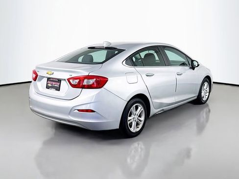 Used 2017 Chevrolet Cruze LT image 6