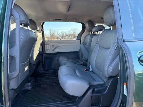 Used 2022 Toyota Sienna LE image 21