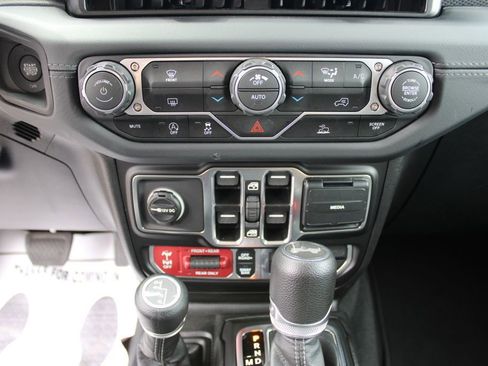 Used 2026 Jeep Wrangler Unlimited Rubicon image 18