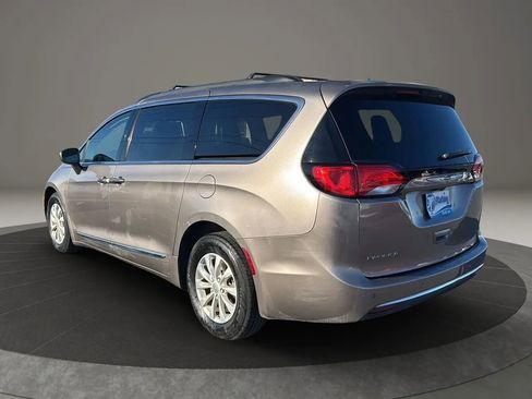 Used 2017 Chrysler Pacifica Touring-L image 9