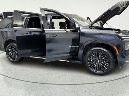 Certified 2025 Chevrolet Suburban Premier AWD/4WD image 14