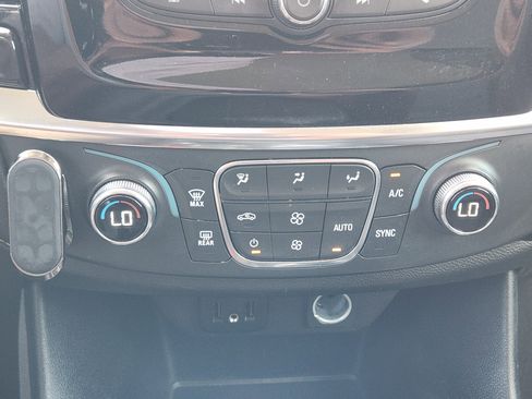 Used 2021 Chevrolet Traverse LS image 19