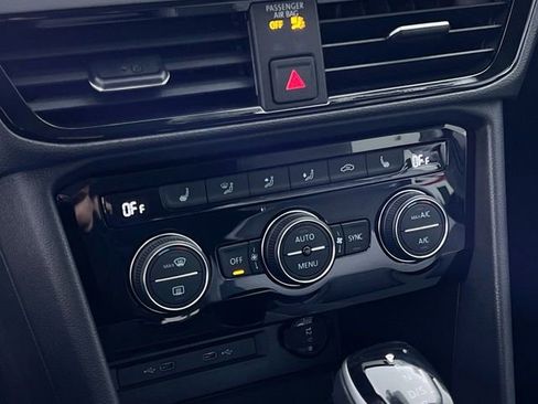 Used 2024 Volkswagen Taos SE image 18