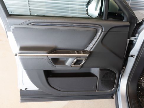 Used 2023 Rivian R1T Launch Edition image 19