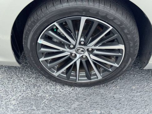 Used 2024 Lexus ES 350 w/ Premium Package FWD image 12