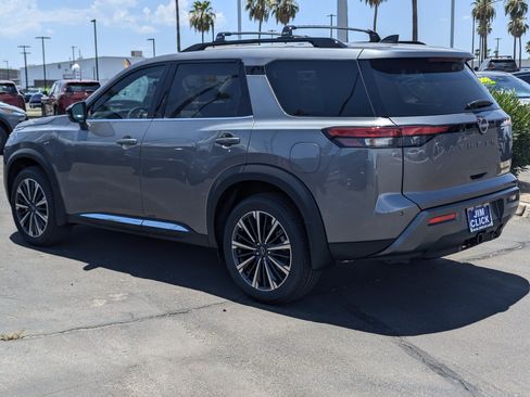 New 2026 Nissan Pathfinder Platinum FWD image 4