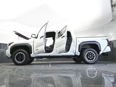 Used 2024 Toyota Tacoma TRD Off-Road AWD/4WD image 47