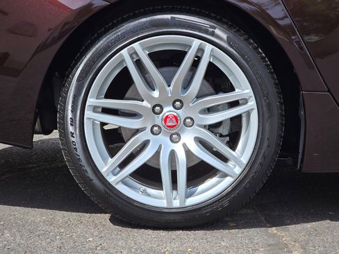 Used 2018 Jaguar XJ L Portfolio image 40