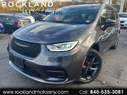 Used 2023 Chrysler Pacifica Touring-L w/ S Appearance Package